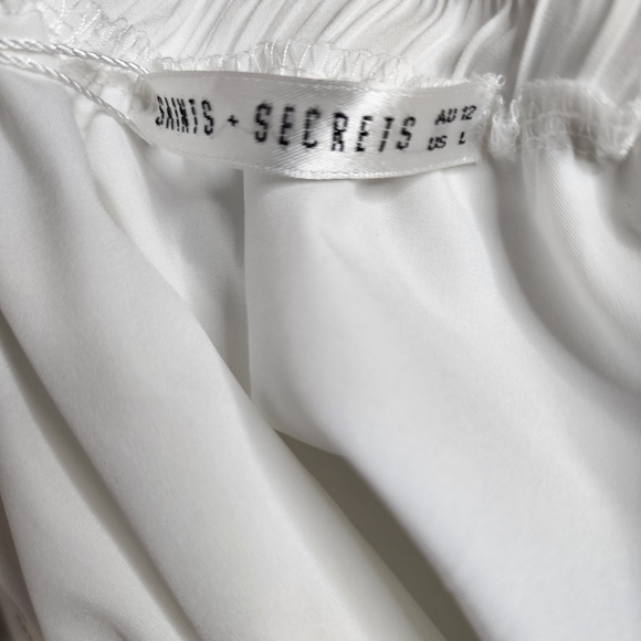 Saints Secrets skirts size Large color white - Picture 7 of 14